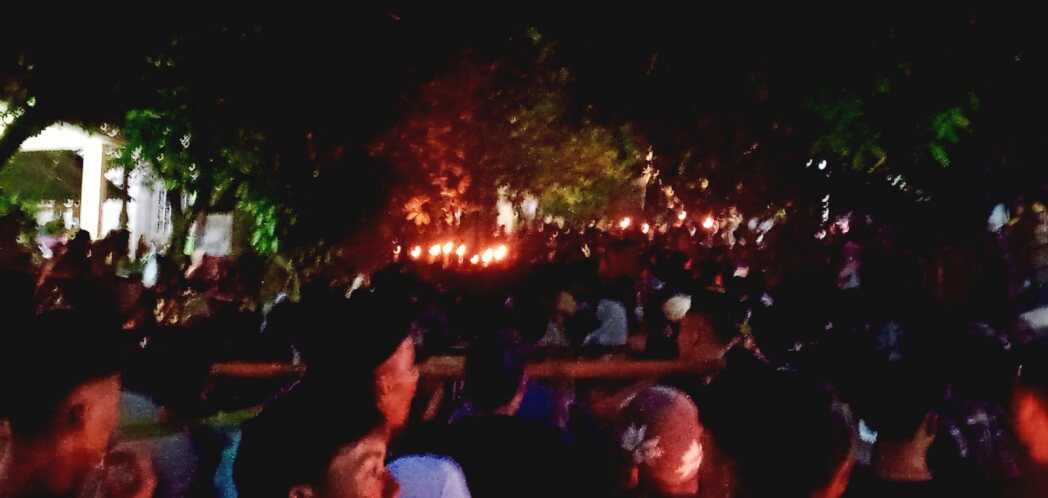 Cahaya Obor di Malam Takbir: Tradisi Warga Dukuh Carita Menyambut Idulfitri 2026